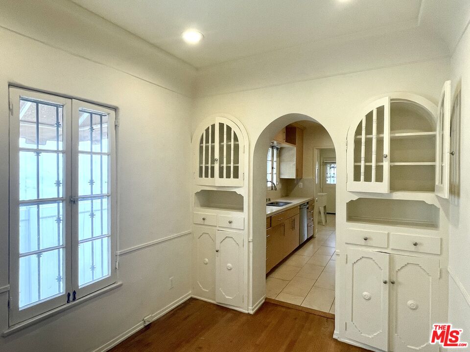 203 N Doheny Dr