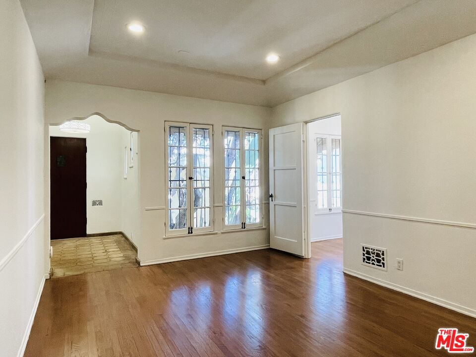 203 N Doheny Dr