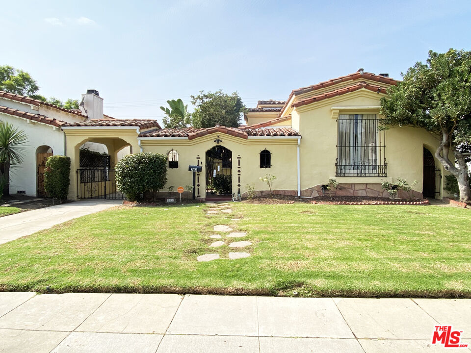 203 N Doheny Dr