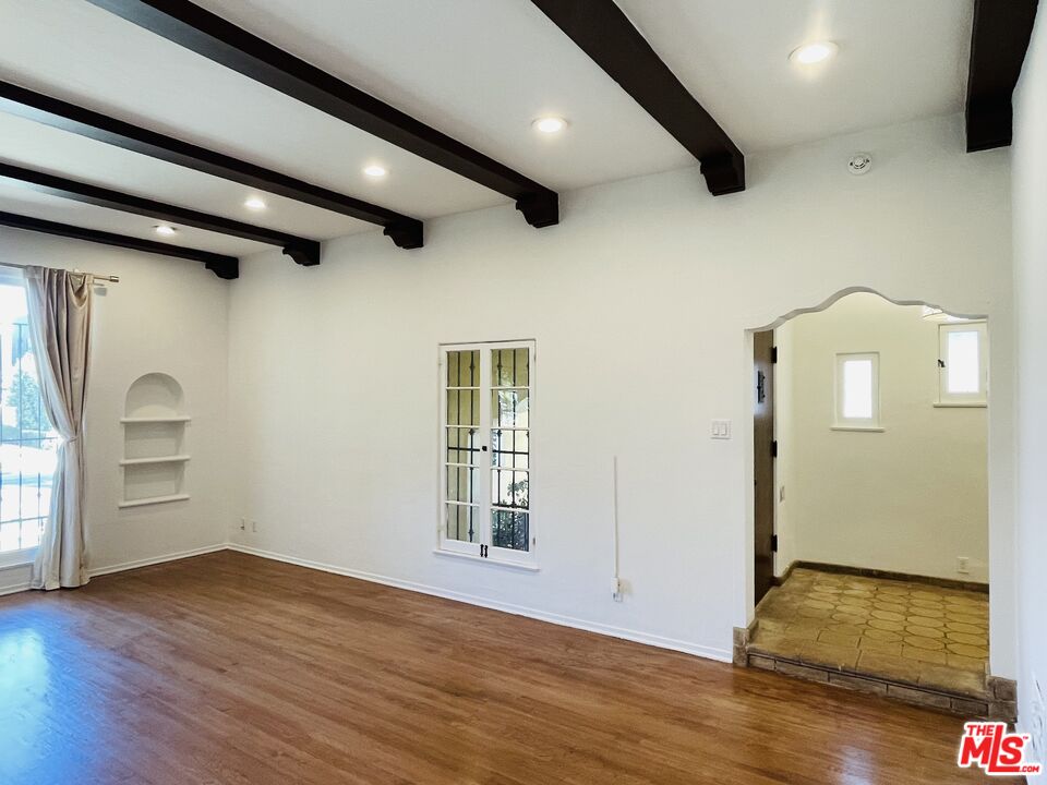 203 N Doheny Dr