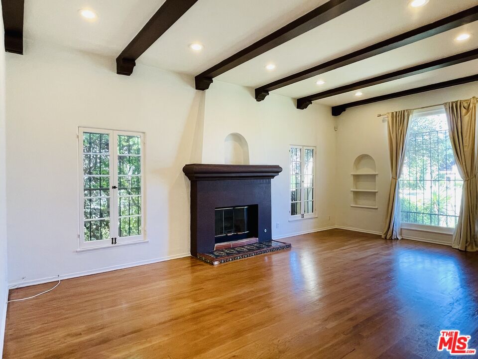 203 N Doheny Dr