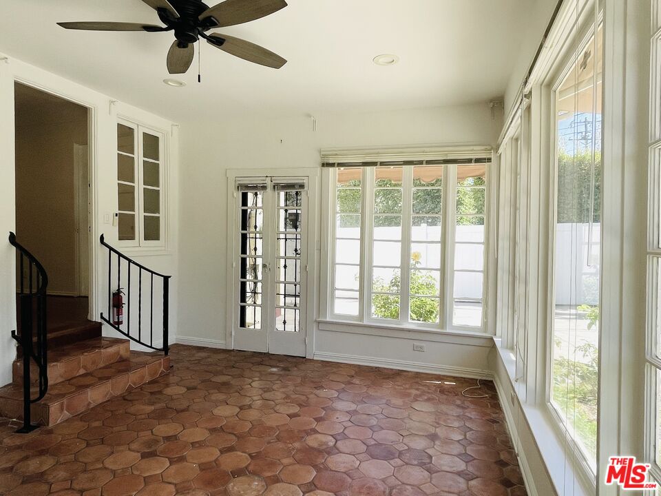 203 N Doheny Dr
