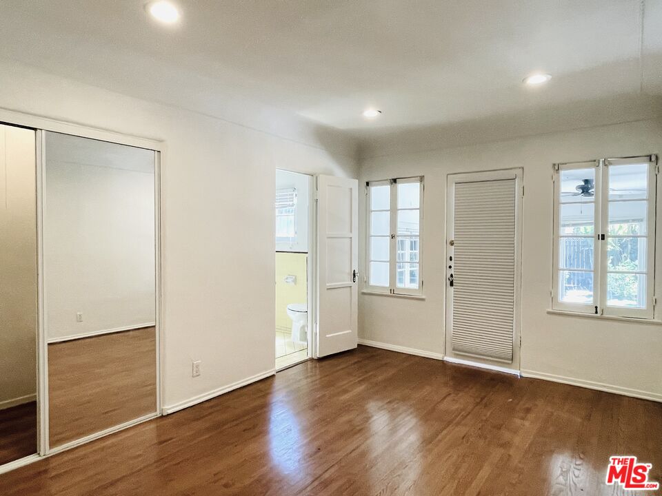 203 N Doheny Dr