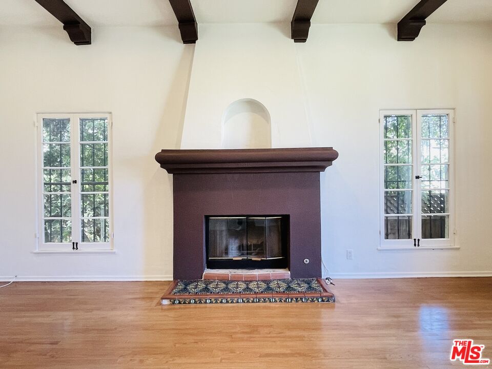 203 N Doheny Dr
