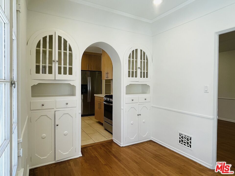 203 N Doheny Dr