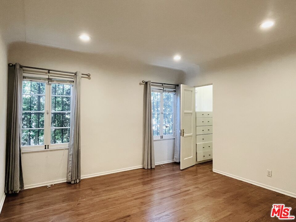 203 N Doheny Dr