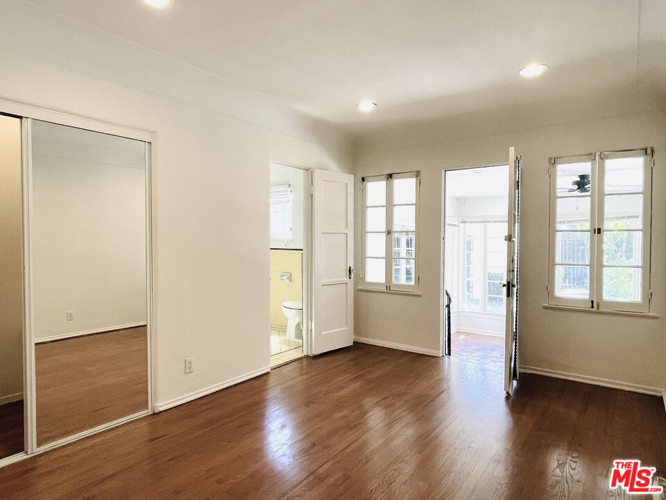 203 N Doheny Dr