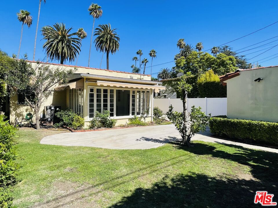 203 N Doheny Dr