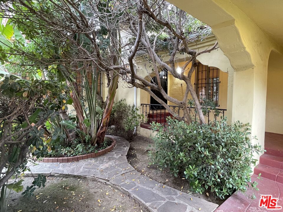 203 N Doheny Dr