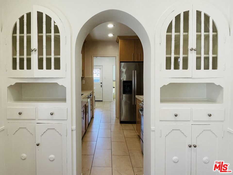 203 N Doheny Dr