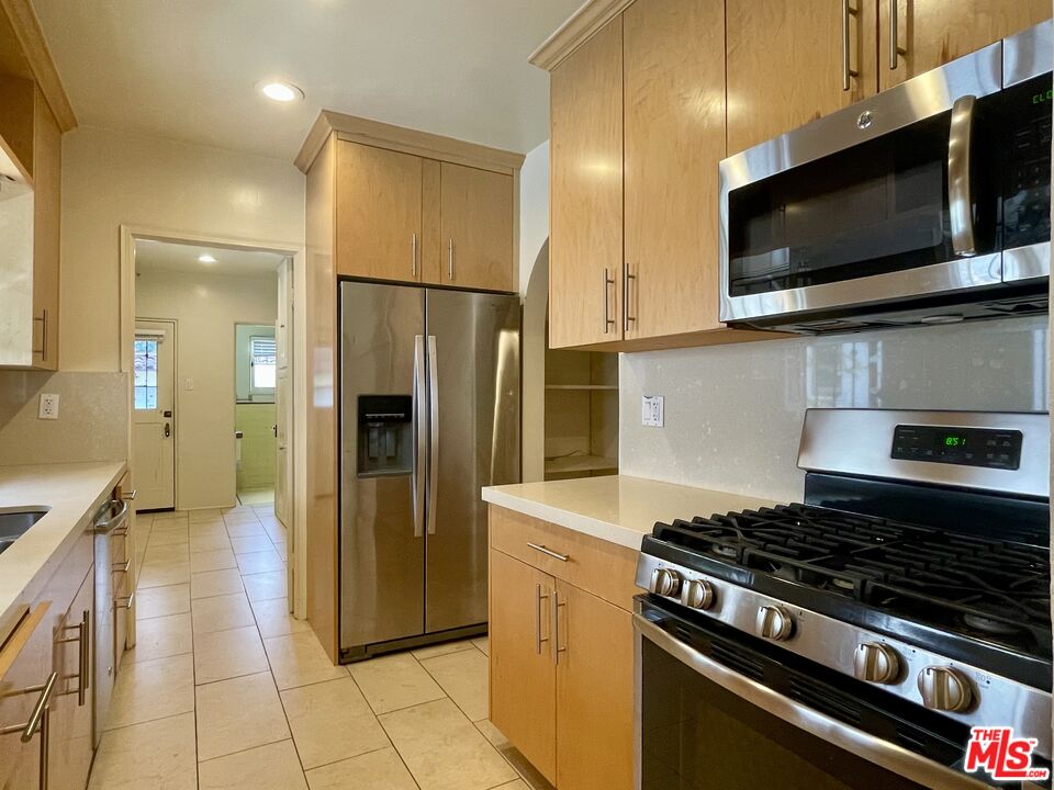 203 N Doheny Dr
