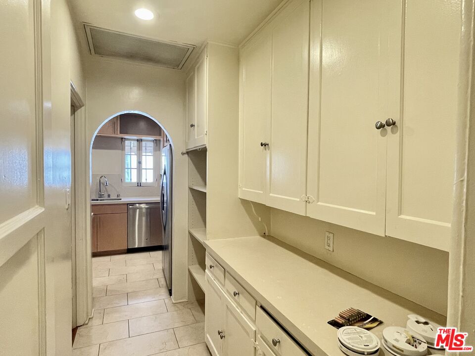 203 N Doheny Dr