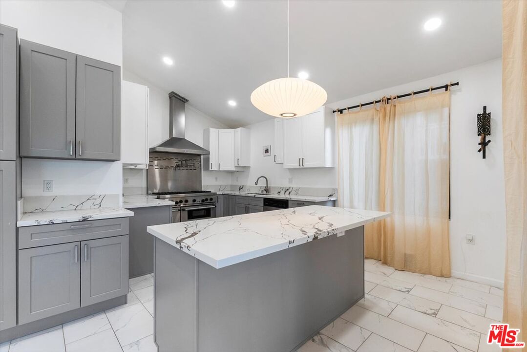 4912 Llano Dr