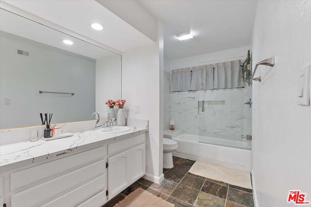4912 Llano Dr