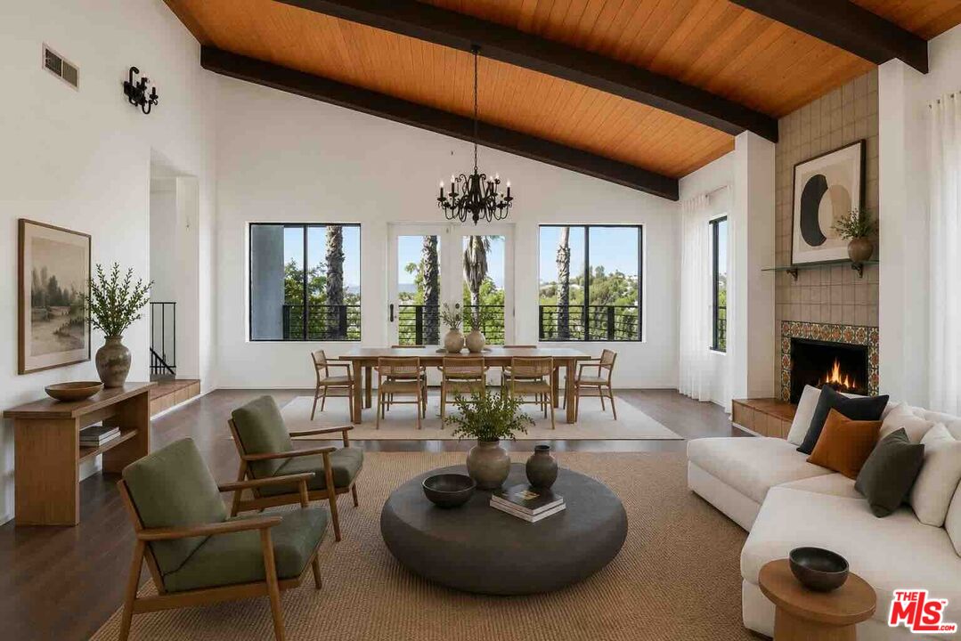 4912 Llano Dr