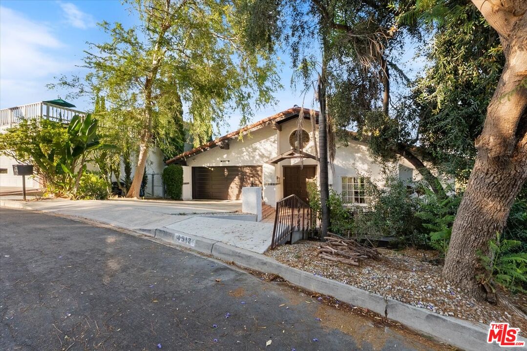 4912 Llano Dr