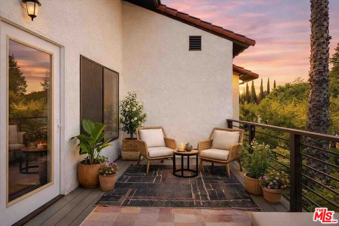 4912 Llano Dr