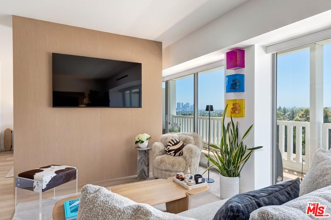 999 N Doheny Dr Unit: 601