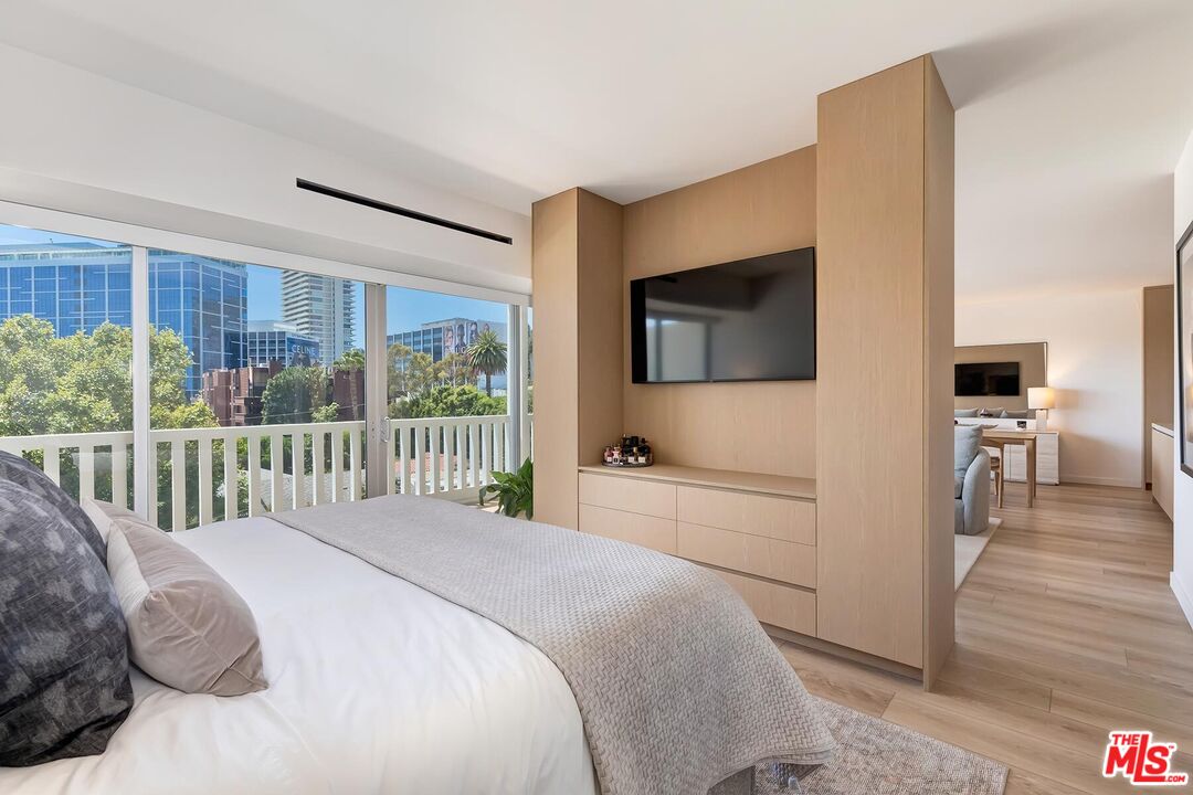 999 N Doheny Dr Unit: 601