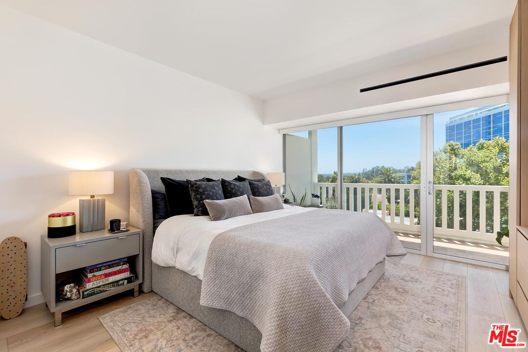 999 N Doheny Dr Unit: 601