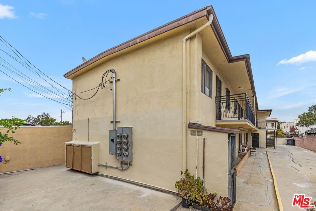 2321 3rd Ave