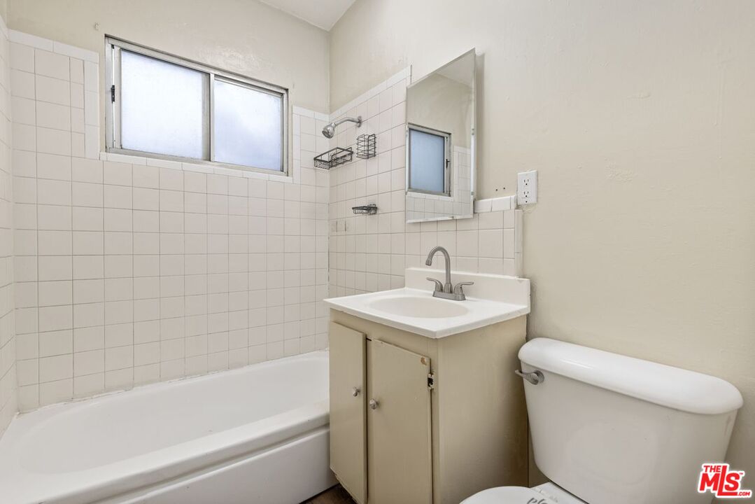 2321 3rd Ave