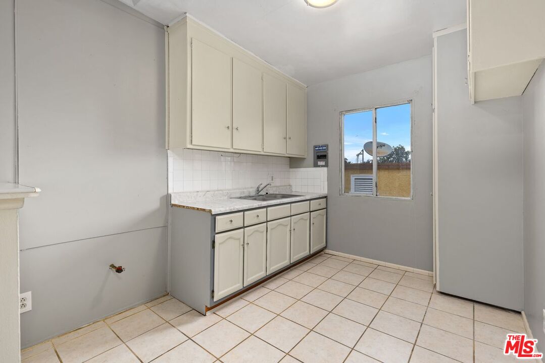 2321 3rd Ave