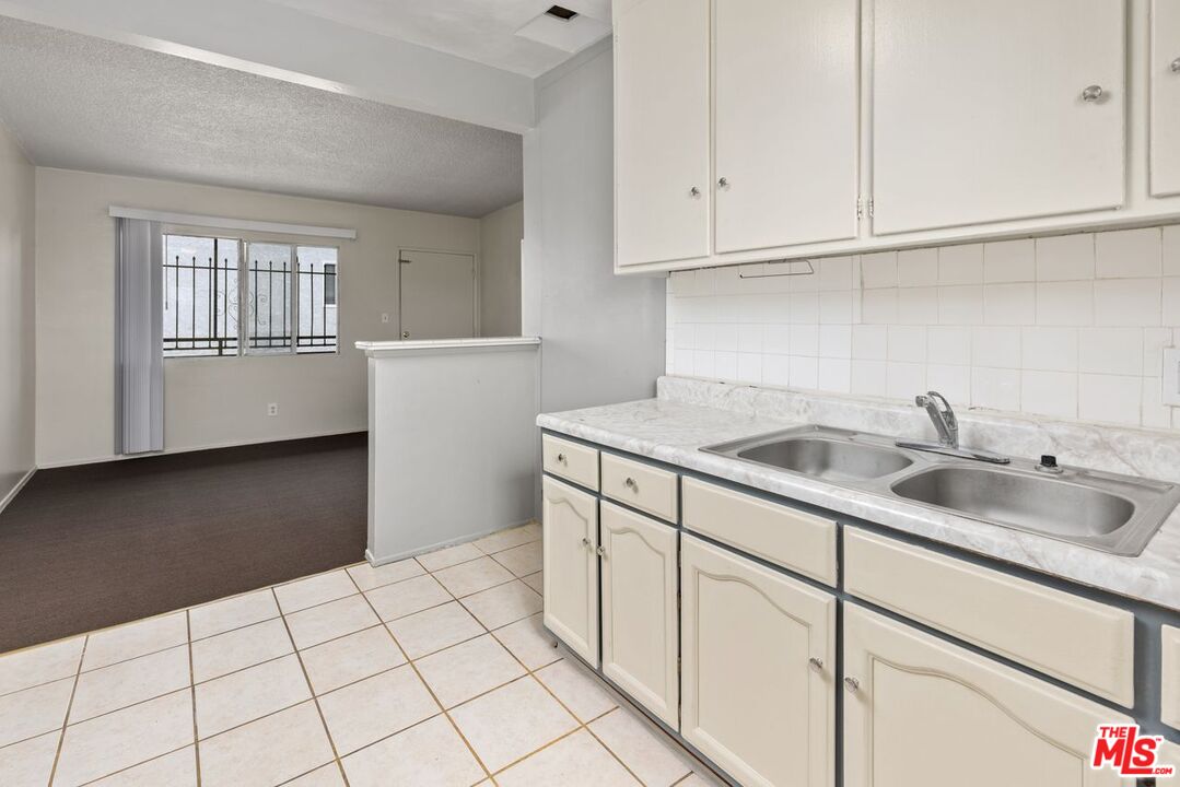 2321 3rd Ave