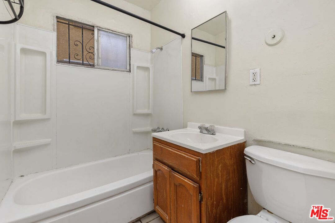 2321 3rd Ave