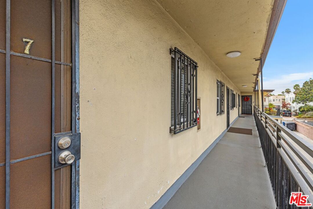 2321 3rd Ave