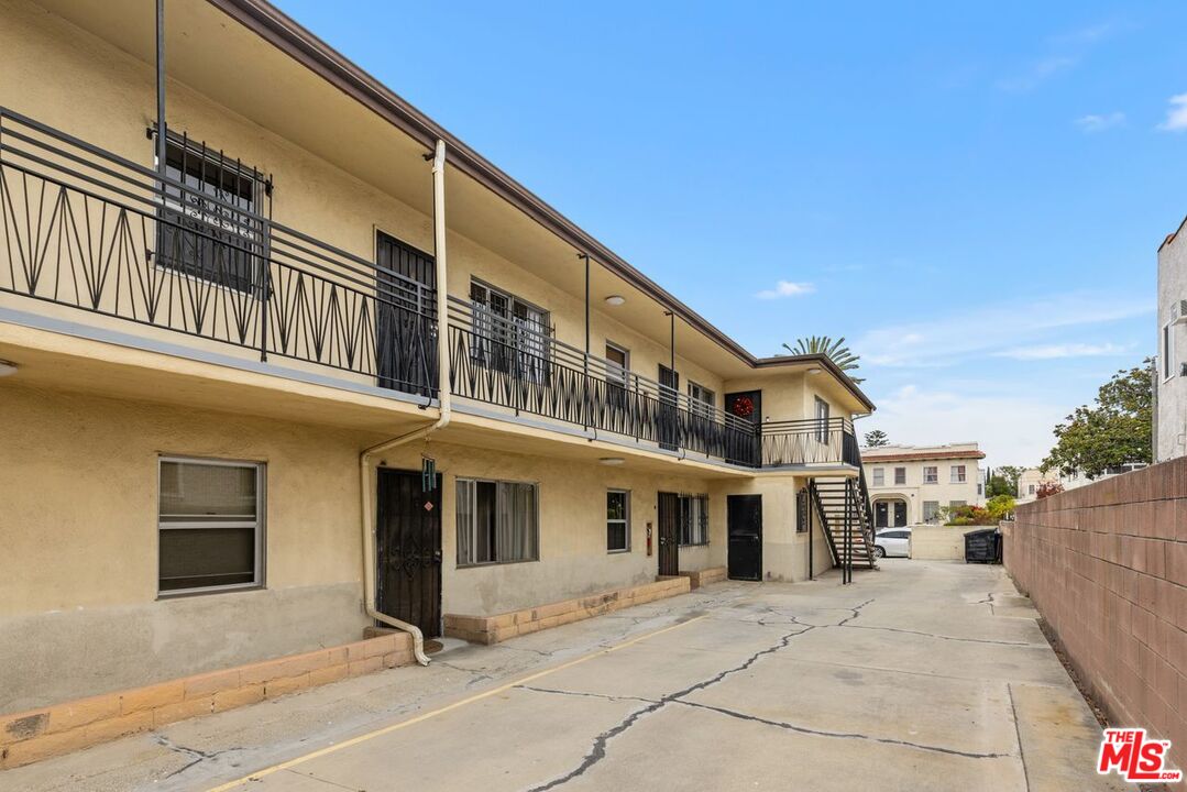 2321 3rd Ave