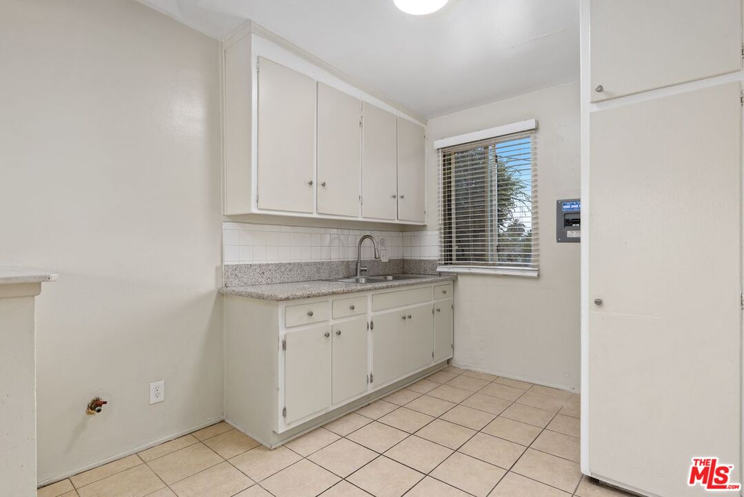 2321 3rd Ave
