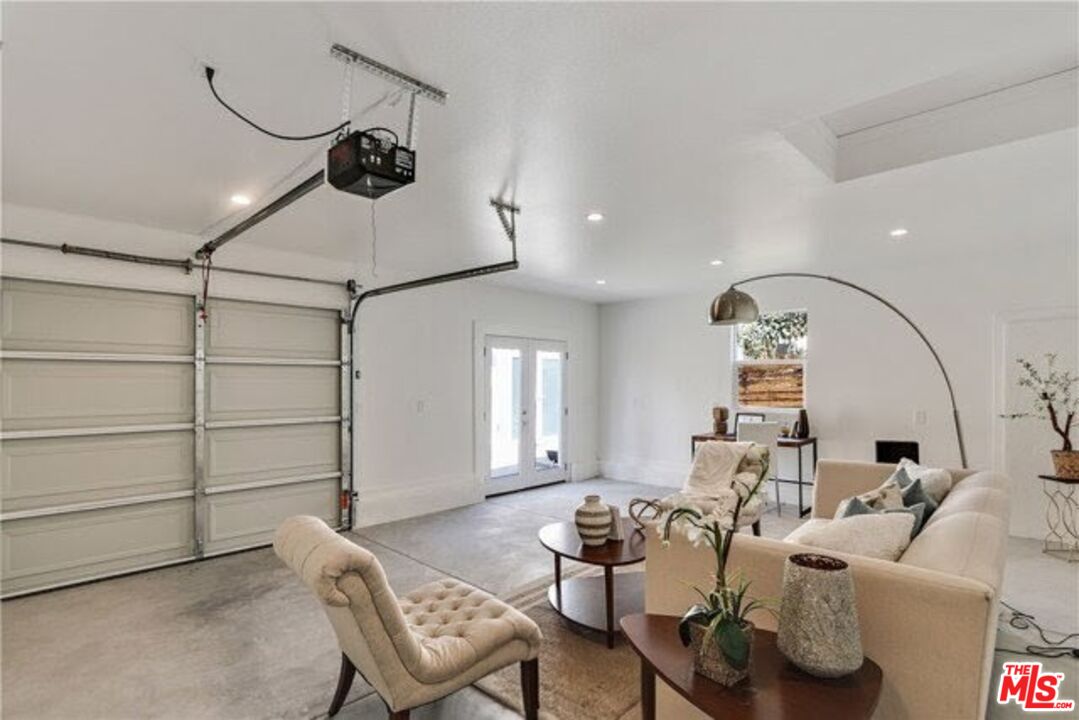 919 Isabel St
