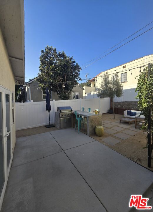 919 Isabel St
