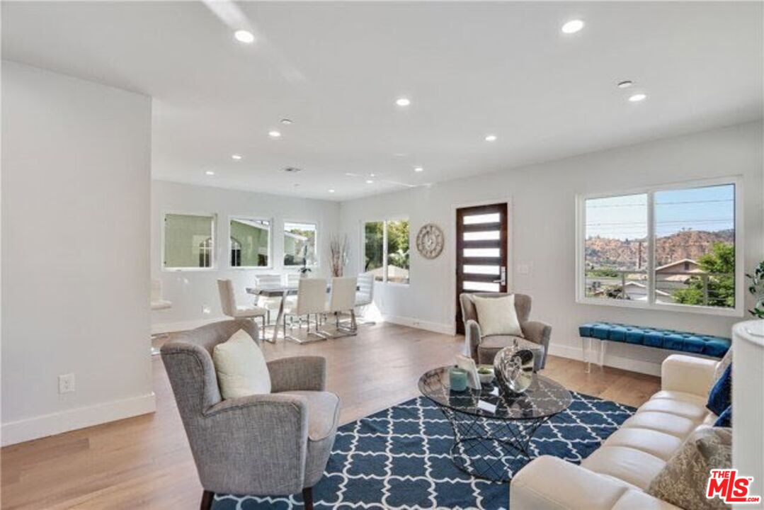 919 Isabel St