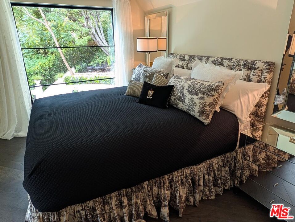943 Moraga Dr