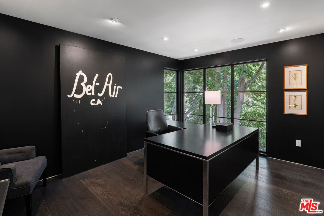 943 Moraga Dr