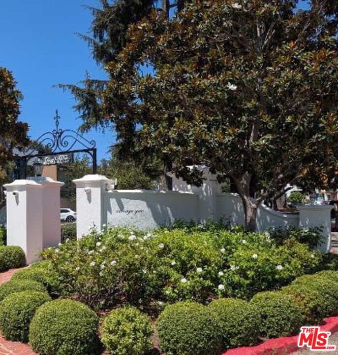 943 Moraga Dr