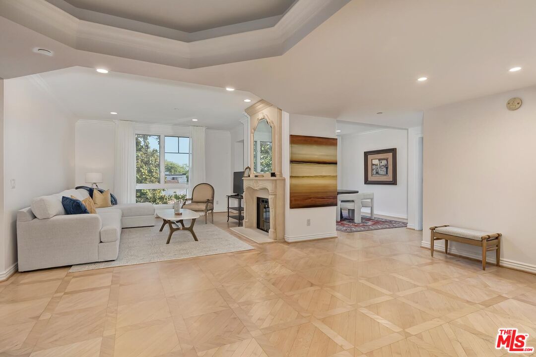 430 N Oakhurst Dr Unit: 202
