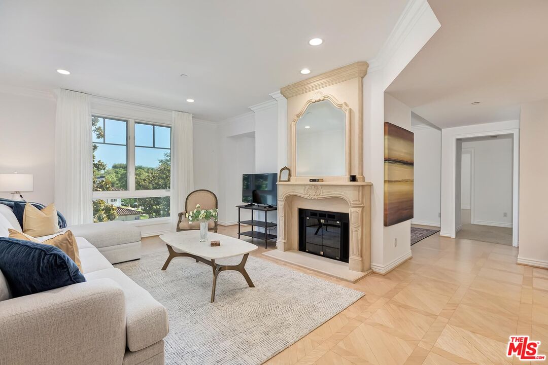 430 N Oakhurst Dr Unit: 202
