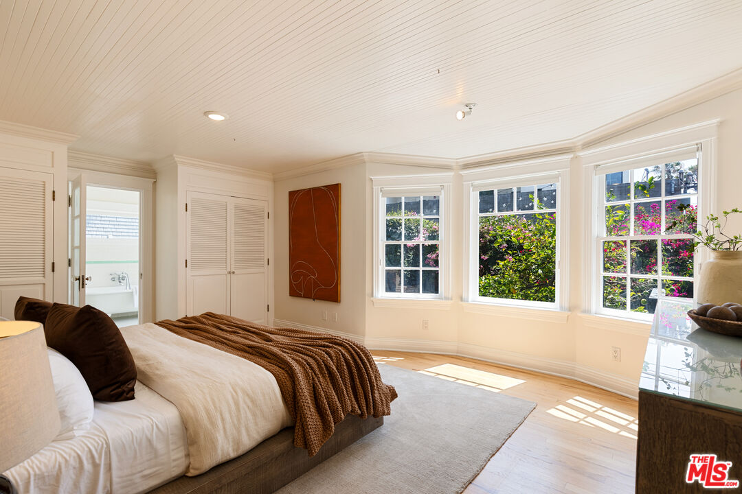 12 Rose Ave