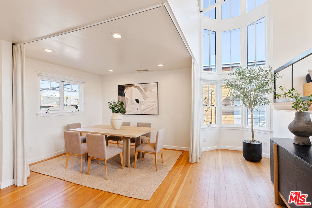 12 Rose Ave