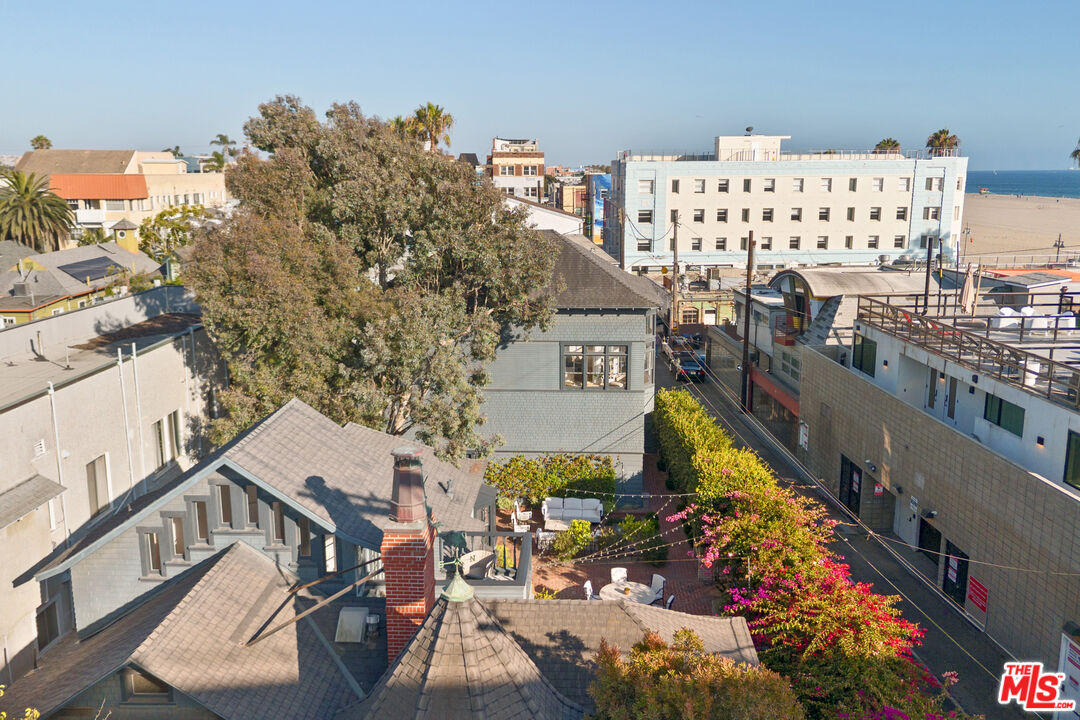 12 Rose Ave