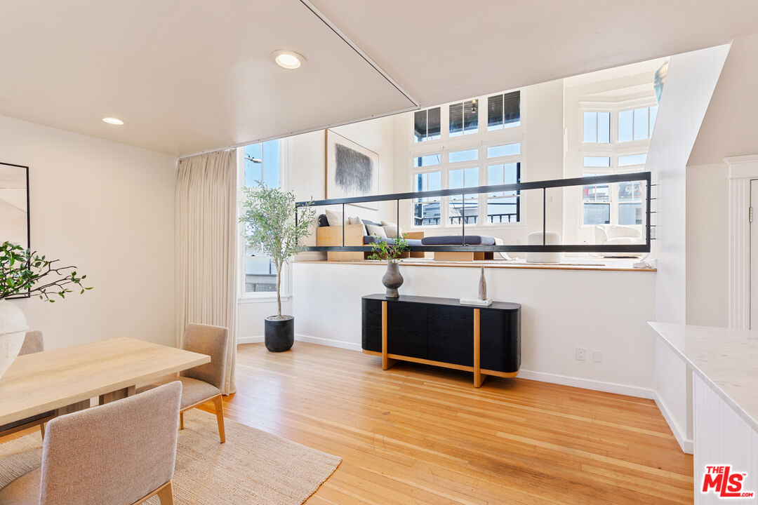 12 Rose Ave