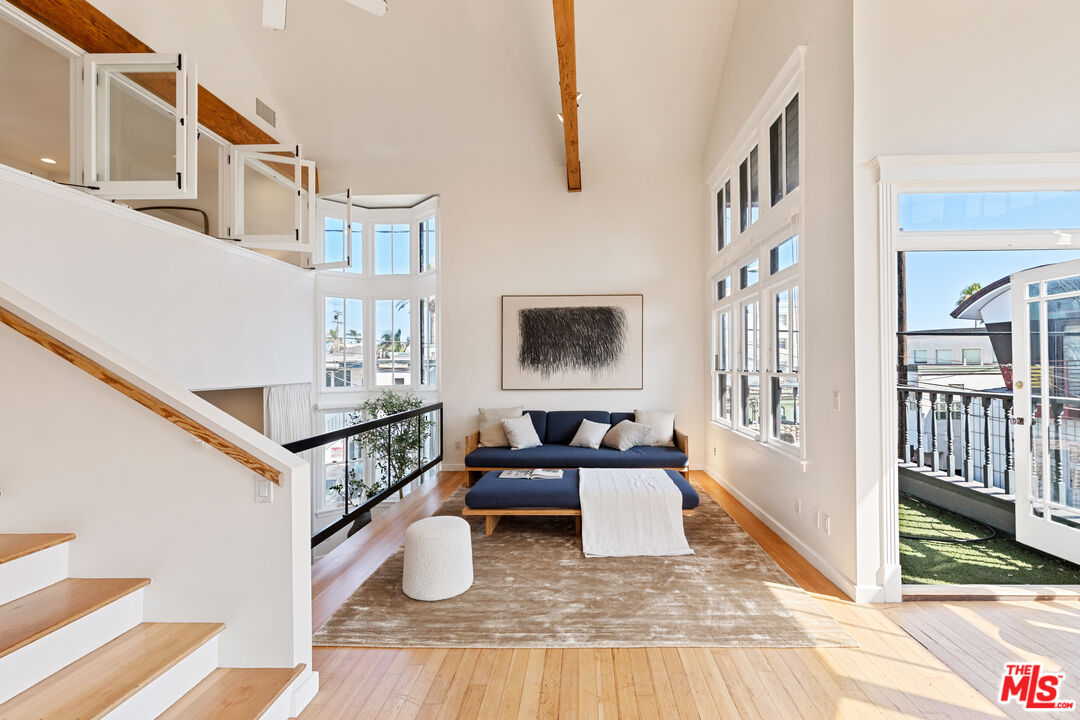 12 Rose Ave