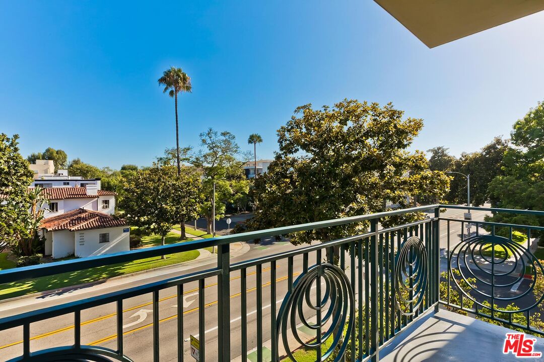 430 N Oakhurst Dr Unit: 202