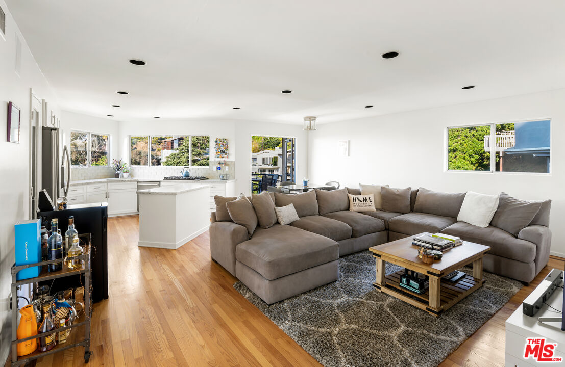 7265 Caverna Dr