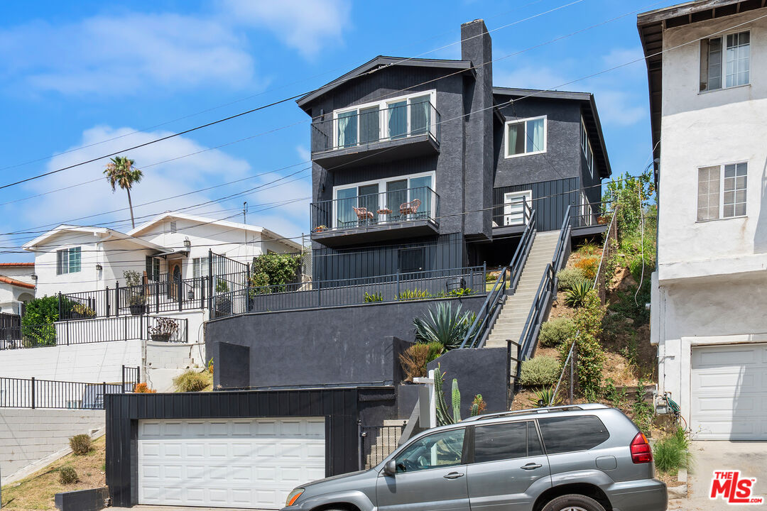 3627 Loosmore St