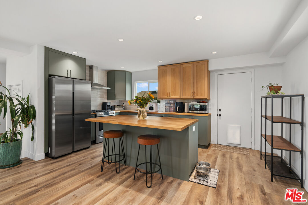 3627 Loosmore St