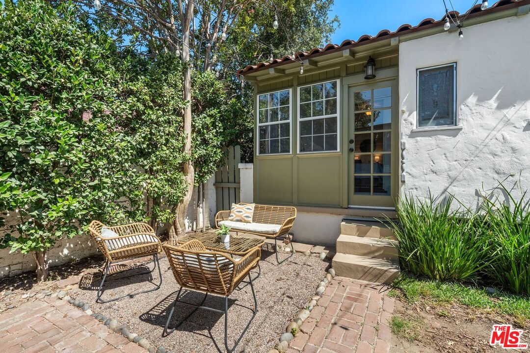 2130 Las Lunas St
